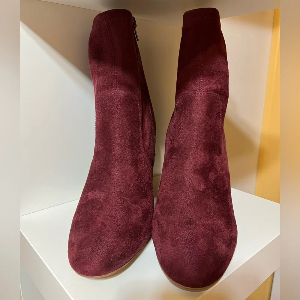 Heeled boots - Picture 2 of 10